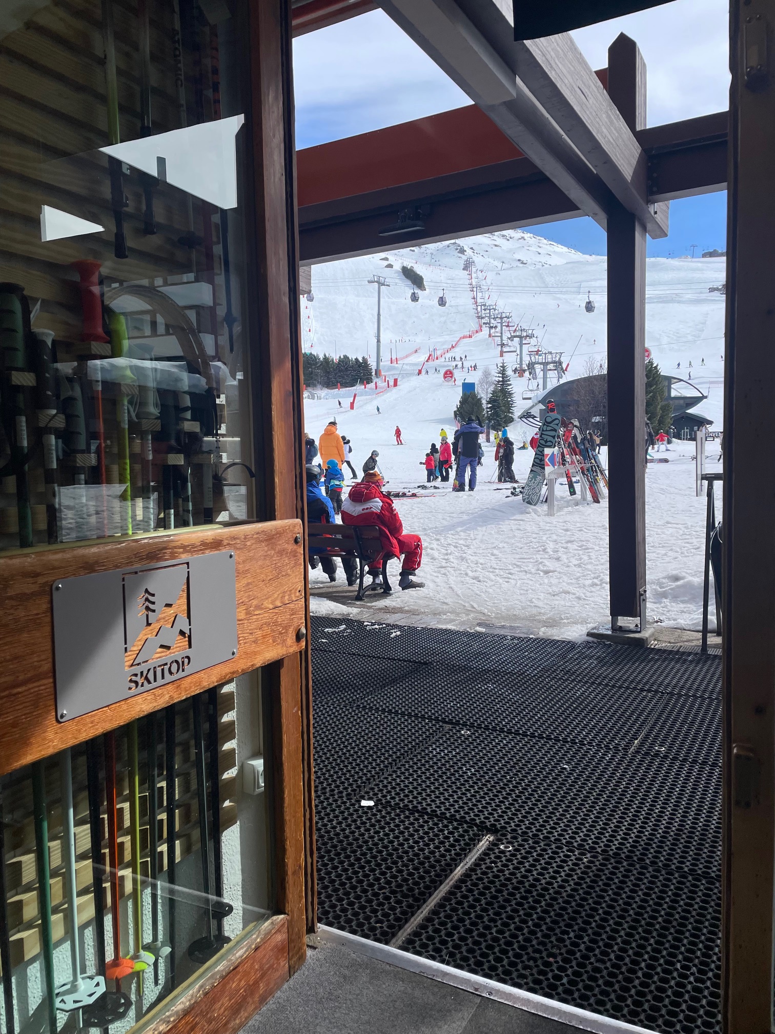 SKI TOP La Croisette entrance facing the slopes
